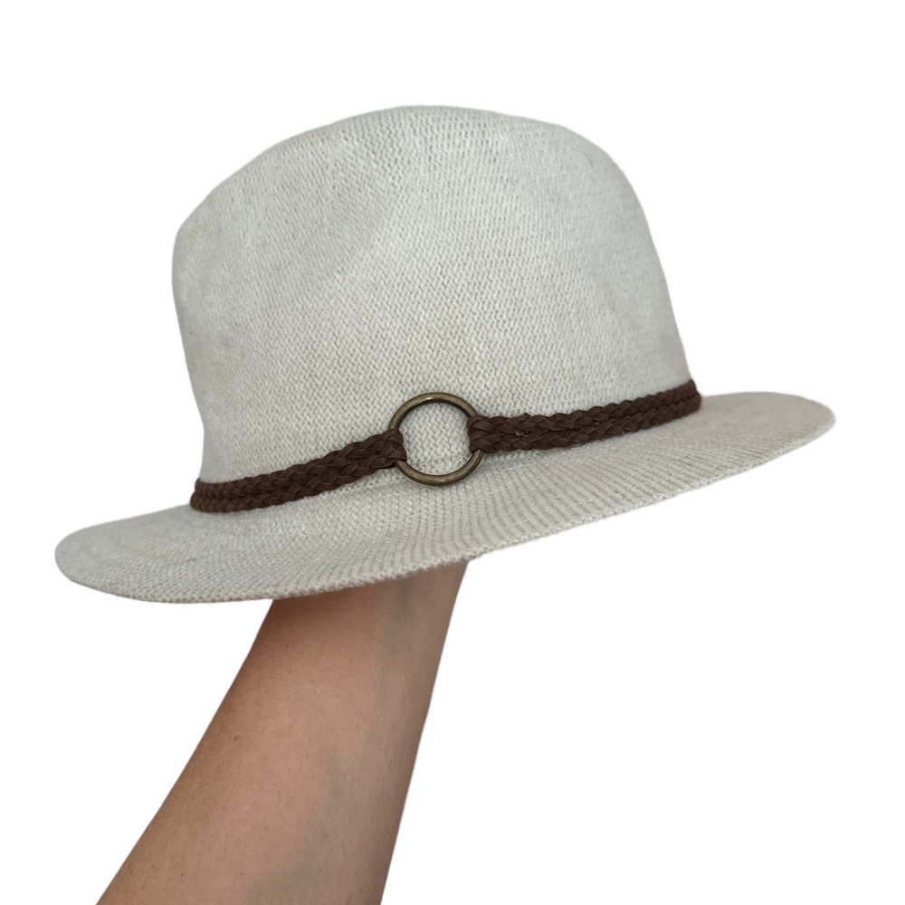 White and brown hat. Awesome beach hat